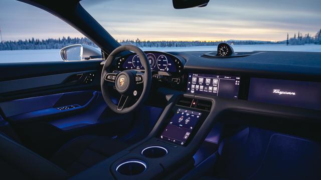 画像: BEVでもポルシェらしさを表現したメーターグラフィックは、見やすいだけでなくカッコいい。