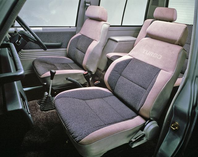 画像: ディーゼルターボの運転席にはサスペンションシートも採用されていた。