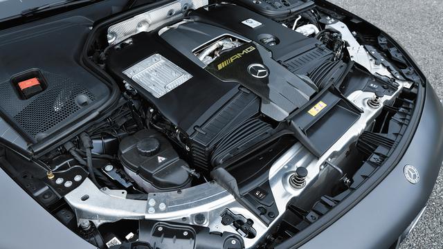 画像: AMGダイナミックエンジンマウントを採用。鍛造アルミニウム製ピストンなどで高性能化。