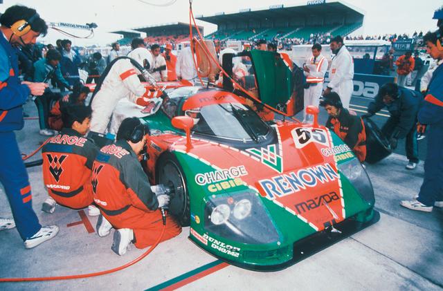 画像: 1991年、ザウバー C11メルセデス、ジャガーXJR12ら強豪を退けてル・マン制覇を成し遂げたマツダ787B。