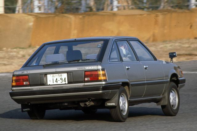 画像: セダンでもワゴンでもない、独特の5ドアハッチバックのスタイルは今までの国産車にはなかった。