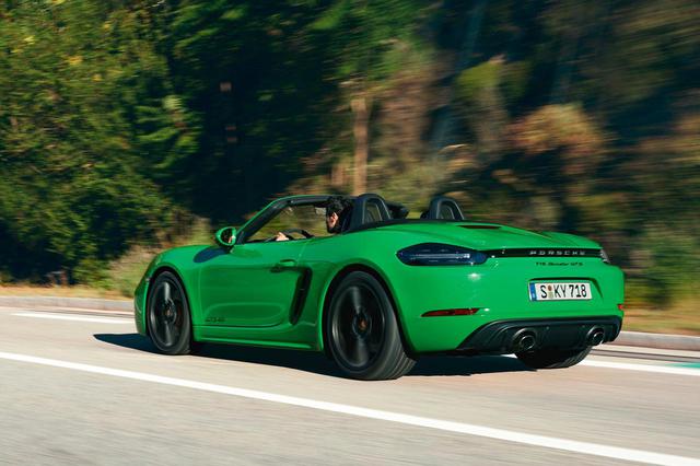 画像: ポルシェ 718ボクスターGTS 4.0。写真は左ハンドルだが、実際に日本で販売されるのは右ハンドル仕様。