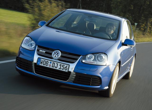 画像: ゴルフR32。V6エンジンを搭載したスペシャルモデル。4WDであることも特徴。