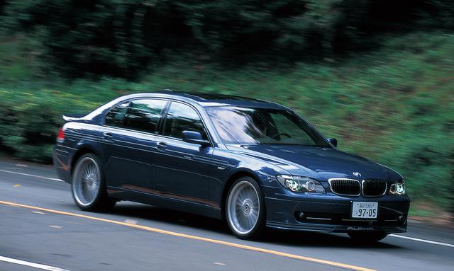 画像: アルピナ B7 L Supercharge。ロングホイールベース版の車重は約2.2トン(標準ボディは150kg軽い)もあるが、それを感じさせない軽やかなフットワークを示す。