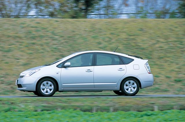 画像: 2005年のマイナーチェンジではハイブリッドシステムには手が加えられなかったが、ボディ補強による剛性向上やサスペンションチューニングの最適化などによって、操縦性、走行安定性が高められた。