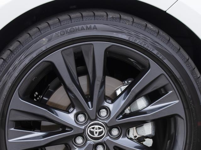 画像: タイヤサイズ「215/45R17 97W」。タイヤ幅215mm、扁平率45%のラジアルタイヤで、17インチホイール用ということを示す。扁平率は、断面高さ÷断面幅×100で算出。「97W」の97は、ロードインデックス=負荷能力を示す数値で730kgまで対応、Wは速度記号で270km/hまで走行可能であることを示す。