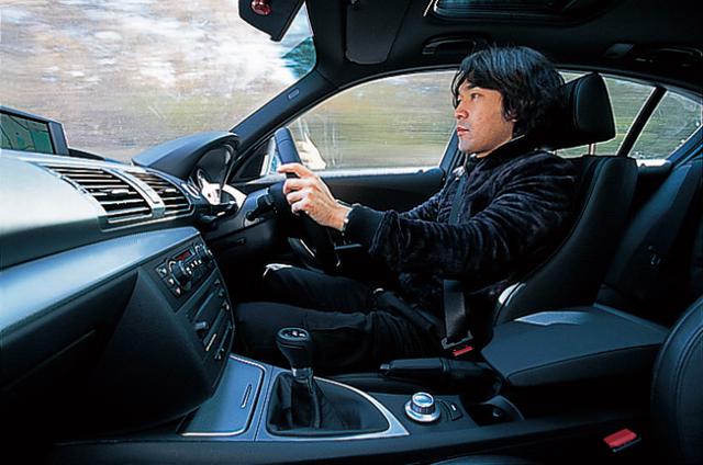 画像: 130i M-Sportと118iのテストを担当した島下泰久氏。130i MSportは、2005年10月4日、日本に導入が開始された。