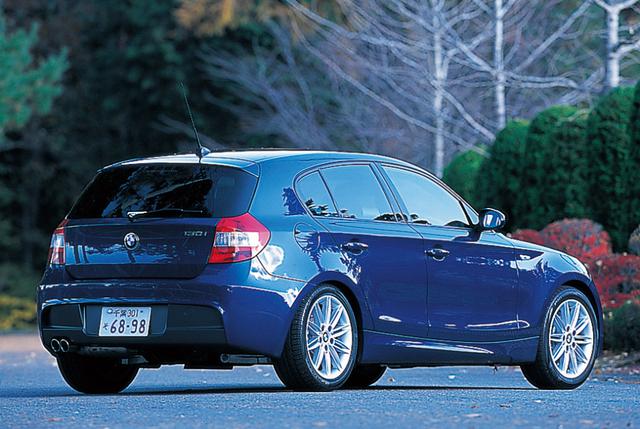 画像: 130i MSport。Mフロントスポイラーやサイドスカート、スポーツサスペンションなどが装備されるが、他1シリーズに設定されたM-Sportパッケージ装着車と外観上の違いはわずかに「130i」のエンブレムだけ。