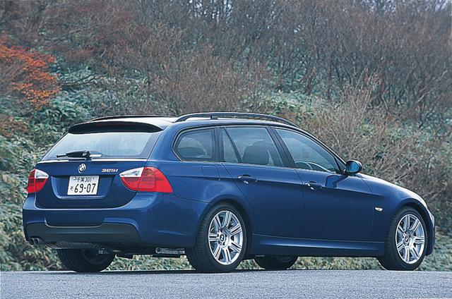画像: 2005年秋に追加設定された325iツーリング。試乗車はM-Sportパッケージ仕様車。車高はノーマルより15mm低くなり1435mmとなる。