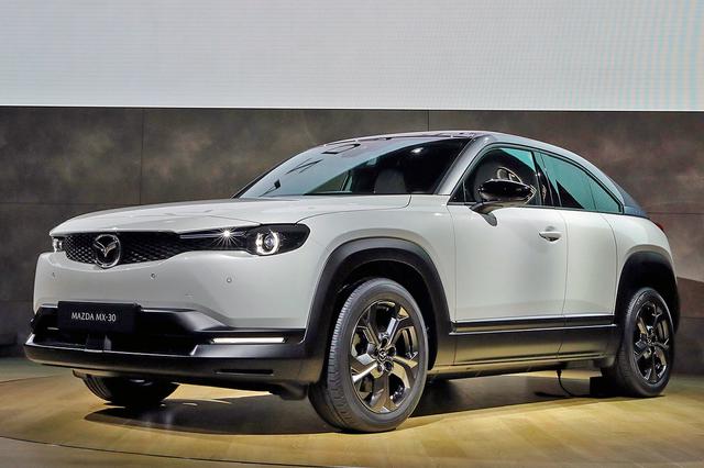 画像: 2019年の東京モーターショーで発表された、マツダ初の量産EVが「MX-30」だ。