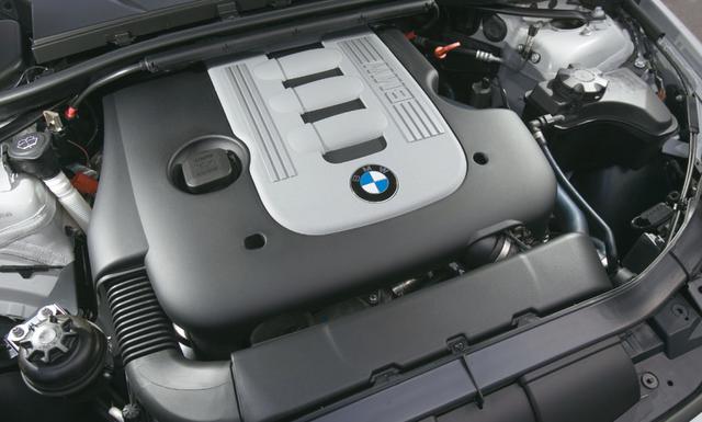 画像: 330dの2993cc直列6気筒ディーゼルは231ps/4000rpmというパワーもさることながら、500Nmというトルクが強烈。しかもその最大トルクを1750-3000rpmで発揮する。もちろんターボが装着されている。