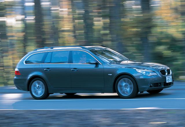 画像: 530iツーリング。ワゴンボディのツーリングには530iと525iの2モデルが設定される。