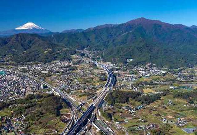 画像: 伊勢原JCTから大山方面を望む。