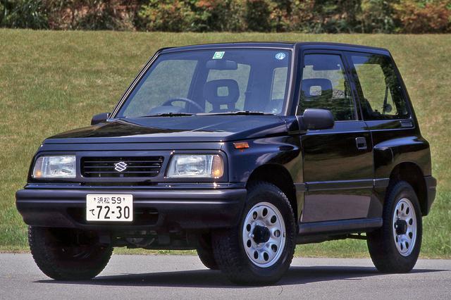 画像: いわゆるクロカン4WDスタイルだが、ブリスターフェンダーや乗用車風のフロントマスクを採用。