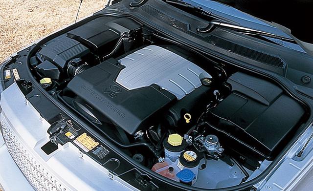 画像: イートン製スーパーチャージャーを装着したジャガー製V8エンジン。