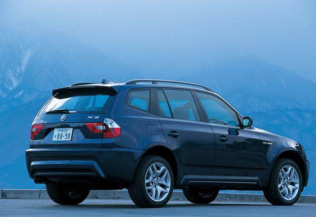 画像: X3 2.5i M-Sport。2005年11月に設定されたM-Sportは、エクステリアカラーと同色塗装されたMエアロダイナミクスパッケージやMの18インチホイールを装着する。また足はスポーツサスペンションが採用されている。
