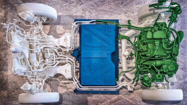 画像: 96セルで構成されるリチウムイオン電池は車体中央に配置。