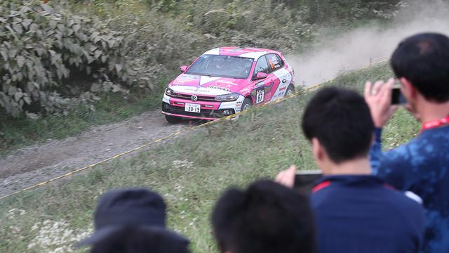 画像: ラリーコースのいたるところでファンの声援を頂きました。