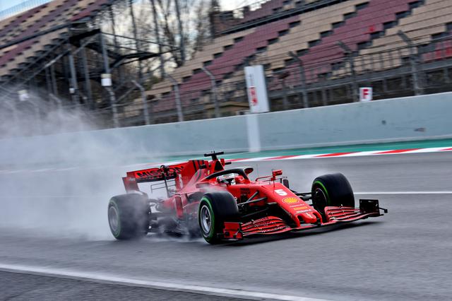 画像: 幕前テストではやや精彩を欠いたフェラーリ。新車フェラーリSF1000のセットアップを急ぐ。