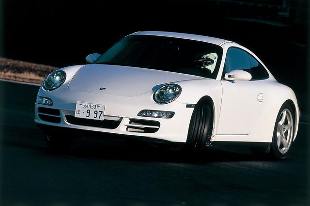 画像: ポルシェ911カレラ4は水平対向エンジンを後軸の後ろに搭載し、後軸を駆動するRRライアウトをベースに4WD化している。