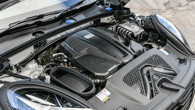 画像: 2.9L V6ツインターボエンジンは、最高出力440psを発生。0→100km/hは4.3秒。最高速度は270km/hに達する。