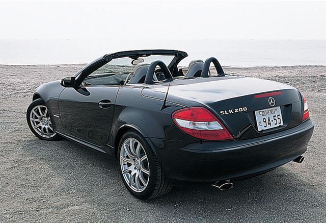画像: 2006年2月に、メルセデス・ベンツSLKクラスに追加設定されたSLK200コンプレッサー。プロポーションは躍動的。精悍なF1ノーズ、後退したキャビン、シャープなウエッジシェイプの組み合わせは、まさに小さなSLRマクラーレン 。