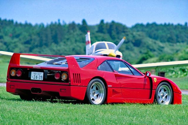 画像: 288GTOは実戦未投入のコンペティションモデル「288GTOエヴォルツィオーネ」が5〜6台制作され、そこで試された最先端技術がF40に導入された。
