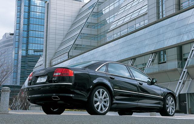 画像: 2005年に追加されたアウディA8 6.0 クワトロ/A8 L 6.0 クワトロ。テストカーは標準モデルのホイールベースを130mmストレッチし、3075mmとしたA8 L 6.0クワトロ。
