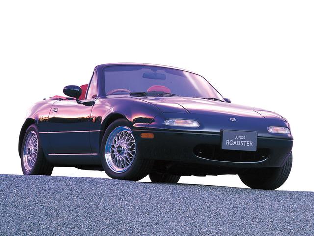 画像: Sリミテッド同様に真っ赤なインテリアが目をひく。紺と赤のコントラストは、限定モデルのみが持つ個性だ。