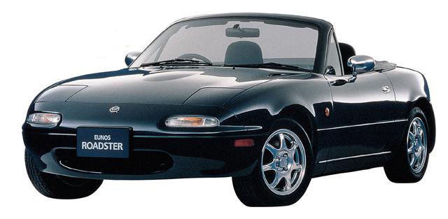画像: B2リミテッドのベースとなったのはMパッケージで、濃紺のボディカラーとソフトトップにメッキの組み合わせが新しい。