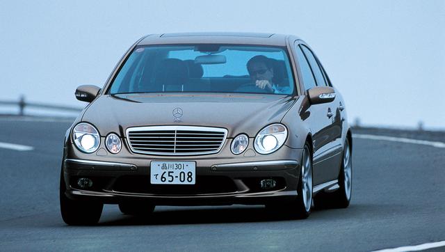 画像: 暴力的と言えるほどのパワーを誇るE55 AMG。