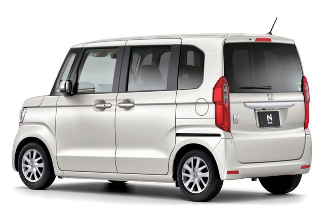 画像: N-BOX G・L ホンダセンシングのリアビュー。