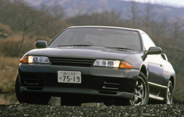 画像: グループAレースでの必勝を期して開発されたR32型スカイラインGT-R。それまでの国産スポーツが打ち立てたさまざまな記録をことごとく塗り替えた。