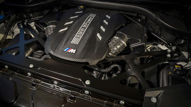 画像: 4.4LのV8ツインターボエンジンは、0→100km/hは3.8秒、0→200km/hは13.2秒を実現する。
