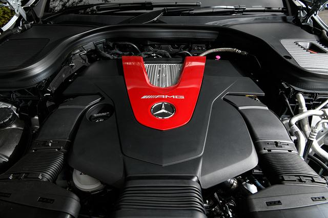 画像: 登場から5年の年月を数える「43」V6エンジン。最高出力390ps/最大トルク520Nm。