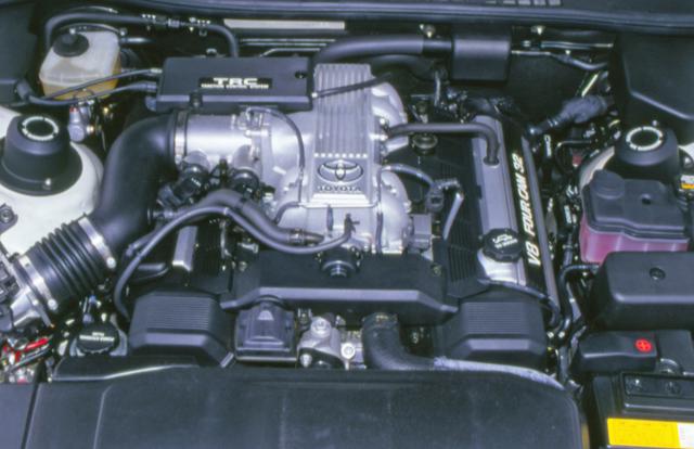 画像: 新開発された4LのV8エンジン。その静粛性は「遠くでエンジンが回っているよう」とたとえられた。
