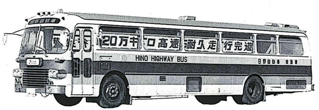 画像: 全開通間もない名神高速道路で20万kmの耐久走行を成功させた、日野 RA900-P試作車。