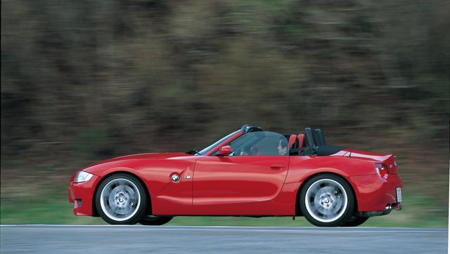 画像: 新たに追加設定されたZ4 Mロードスター。M3のパワーユニットを搭載したスポーツモデル。見た目はさりげないが、その走りにはただならぬ迫力がある。