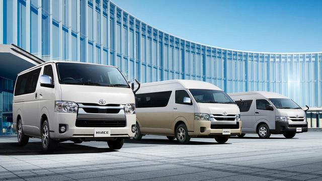 画像: 商用バンから14人乗りのコミューターまで多くのボディを揃えるトヨタハイエースが安全性能を高める改良を受けて2020年5月1日に発売される。