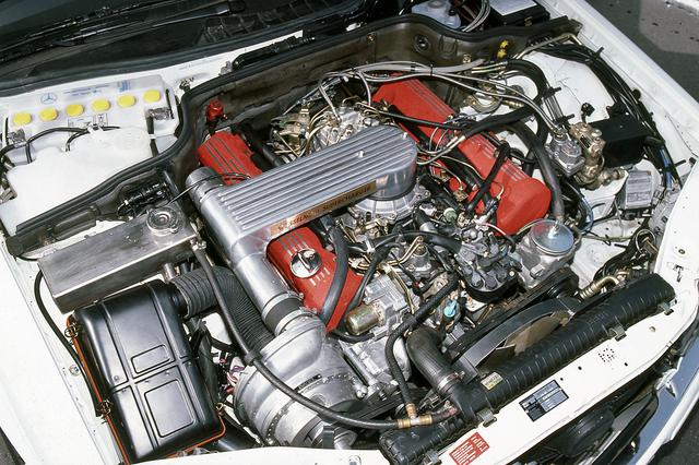 画像: スーパーチャージャーを装着した5LのV8エンジンは、340psと50kgm以上を発生するという。