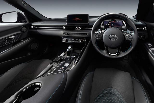画像: 特別仕様車ホライズンブルーエディションのコクピット。ブルーがさりげなく配色されたインテリアとなっている。