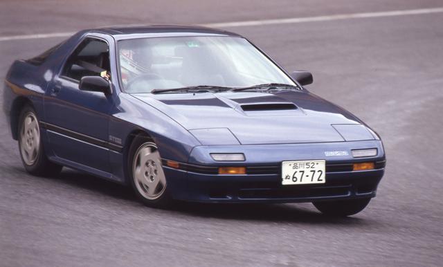 画像: シャープなフットワークを実現したFC3S型サバンナRX-7。実測での最高速は236.73km/hを記録した。