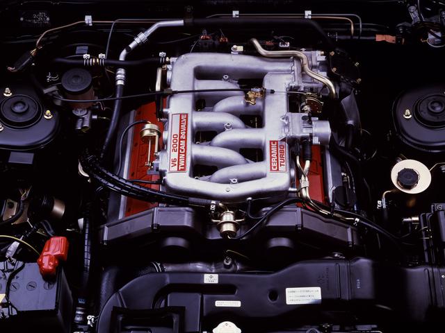 画像: DOHCヘッドとターボの組み合わせは2LのVG20DETから始まった。日産内製のハイフローセラミックターボを採用する意欲作であり、高レスポンスとパワーを兼ね備えた高性能ユニットに仕上げられている。