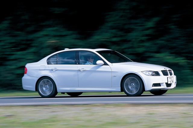 画像: セダンの試乗車は325i M-Sport。スポーツサスペンションなどのパーツは、M-Sportパッケージを装着した325iツーリングと同じ。