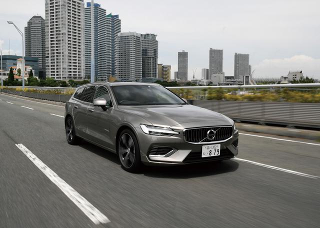 画像: V60 T6 ツインエンジン AWD インスクリプション。PHEV の新しい走り味が魅力で、燃費とパワーのバランスに優れる。