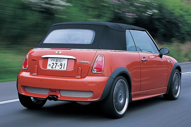 画像: クーパーS コンバーチブル JCWチューニングキット。日本では2004年9月1日に発売されたコンバーチブルに、ジョンクーパーワークス チューニングキットを装着したモデル。