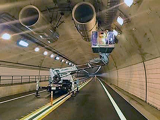 画像: トンネル設備点検状況のイメージ。