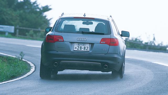 画像: 2006年に登場した、2代目オールロードクワトロとなる「A6オールロードクワトロ」。いかなる道も快適に走破することのできる性能は、このクルマに大きな余裕をもたらした。