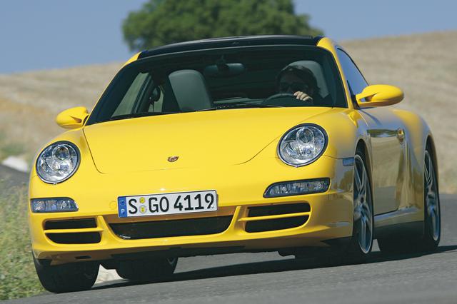 画像: 997型のポルシェ 911タルガは4輪駆動のみの設定。このモデルの狙いがうかがえる。