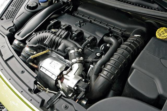 画像: 新開発の1.6Lハイプレッシャーターボエンジン。ツインスクロールターボの採用で、2L自然吸気エンジン並みのトルクフィールを実現。
